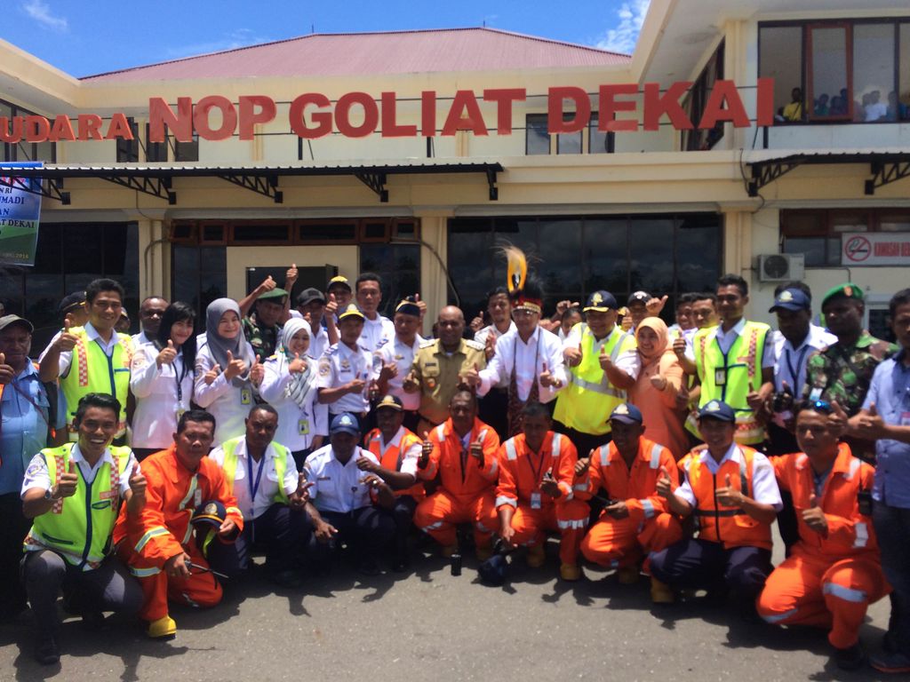 Menhub Budi Karya di Bandara Nop Goliat Dekai (Bisma Alief/detikcom)