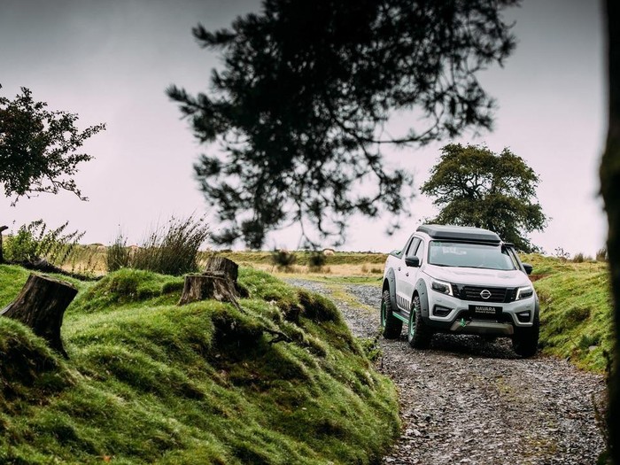 Nissan Buat Navara Enguard, Pikap Penyelamat yang Tahan di Segala Kondisi