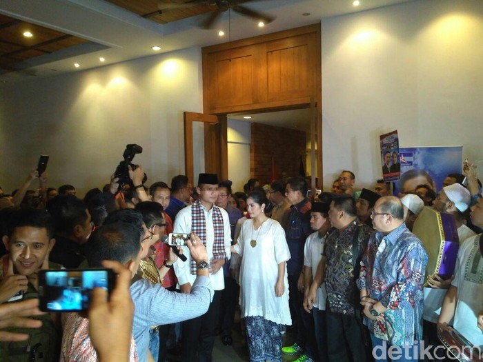 Bang Agus dan Mpok Sylvi Bergerak Menuju KPU DKI