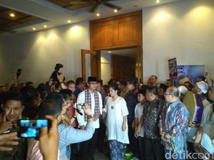 Koalisi Cikeas Perkenalkan Duet Bang Agus dan Mpok Sylvi untuk Pilgub DKI