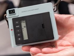 Mengulik Kamera Cetak Instan Leica Sofort