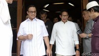 Anies dan Sandi keluar dari Masjid At Taqwa, Jl Sriwijaya Raya, Kebayoran Baru, Jakarta Selatan, Jumat (23/9).