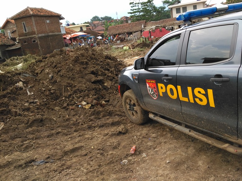 Longsor di Garut Jawa Barat, Satu Orang Tewas Longsor di Garut Jawa Barat, Satu Orang Tewas
