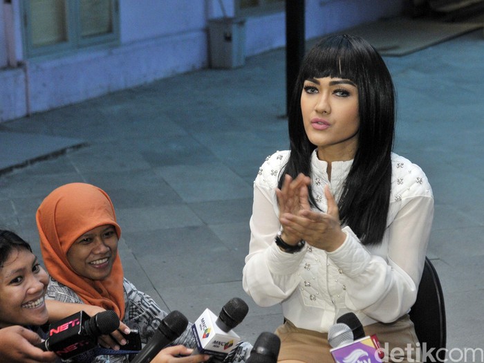 Kata Julia Perez Soal Ribut dengan Nikita Mirzani di Twitter