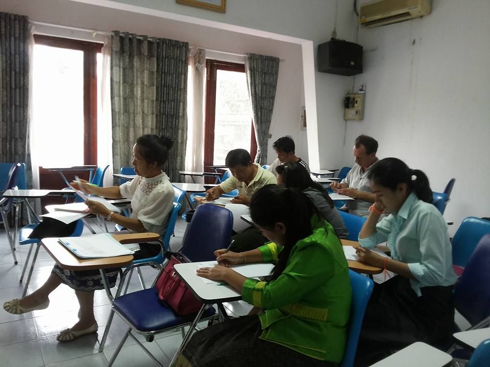 Warga Laos belajar bahasa Indonesia (Foto: Sri Astuti)