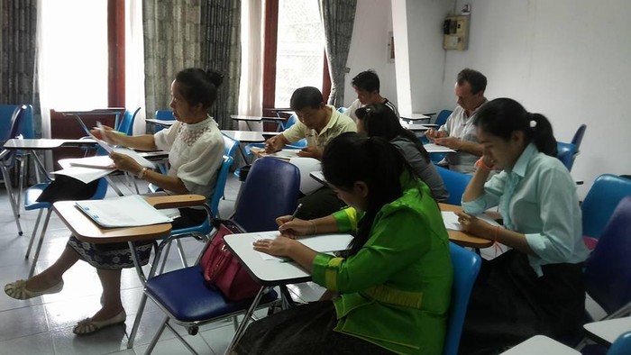 Warga Laos belajar bahasa Indonesia (Foto: Sri Astuti)
