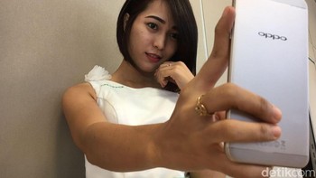 Melalui paket bundling ini, pelanggan bisa sepuasnya internetan dengan harga ekonomis melalui skema TAU 4G. Pelanggan dapat menikmati kuota data dari yang tadinya 10 GB menjadi sebesar 14 GB per bulan dengan harga mulai dari Rp 49.000, dengan opsi hingga 12 kali aktivasi. Foto: detikINET/Achmad Rouzni Noor II