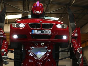Keren! Mobil BMW Ini Ternyata Transformer
