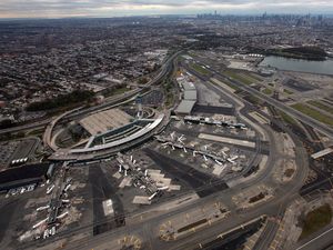 Pemerintahan AS Tutup, Ratusan Penerbangan Bandara New York Delay