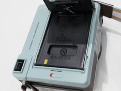 Mengulik Kamera Cetak Instan Leica Sofort