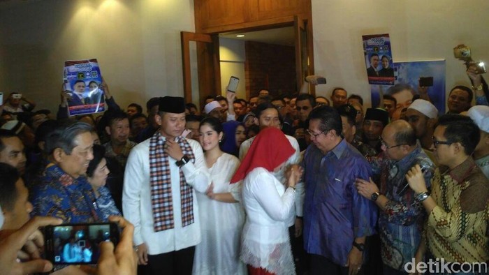 Begini Suasana Jelang Duet Bang Agus-Mpok Sylvi Bergerak Menuju KPU DKI