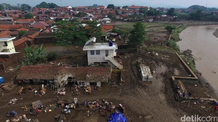 Penampakan dari Udara Kerusakan Parah Akibat Banjir Bandang Garut