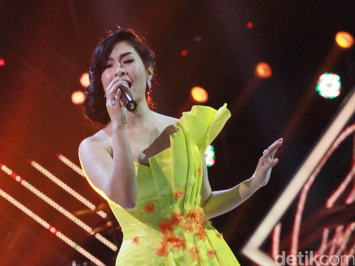 Iis Dahlia Nangis-nangis Anaknya Ingin Sekolah Militer