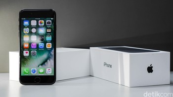 iPhone 7 dan 7 Plus dipasarkan mulai 16 September 2016. Kejutan besar di iPhone 7 adalah hilangnya lubang headphone jack 3,5 mm. Foto: detikINET - Anggoro Suryo Jati