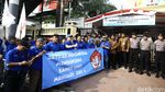 Pendukung Sandiaga Uno Datangi KPU DKI