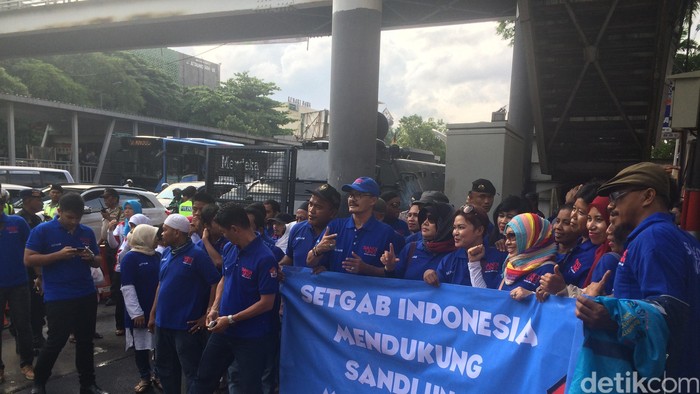 Jelang Pendaftaran, Pendukung Sandiaga Uno Mulai Datangi KPU DKI