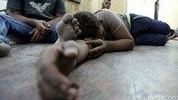 Pihak militer Mesir mengatakan sejauh ini ada 163 orang korban selamat. Sementara otoritas resmi kementerian kesehatan mengatakan 52 jenazah telah diambil Kamis (22/9) pagi ini. REUTERS/Mohamed Abd El Ghany.