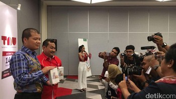 Dalam program bundling terbarunya, Telkomsel bersama Oppo kembali menggelar promo spesial bundling F1s. Paket bundling smartphone 4G seharga Rp 3.799.000 ini memberikan kuota data super besar 14 GB. Foto: detikINET/Achmad Rouzni Noor II