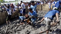 Puncak acara Festival Tani Nusantara 2016 diisi dengan berbagai kegiatan seperti panen raya, parade tani serta menangkap bebek.