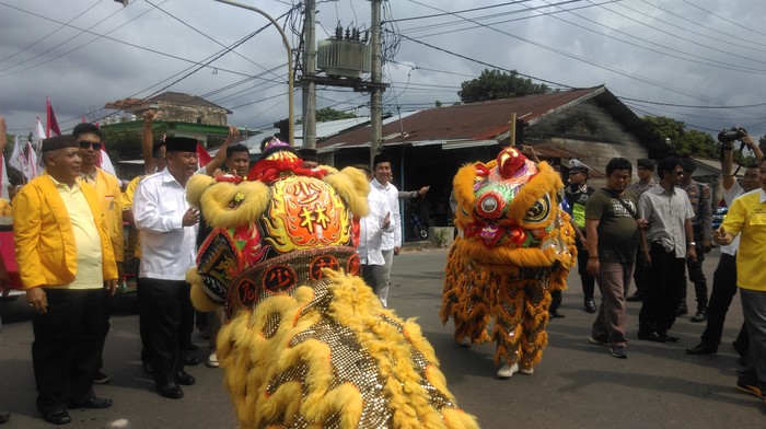 Maju Pilgub Babel, Hidayat-Sukirman Daftar ke KPU dengan Becak Motor