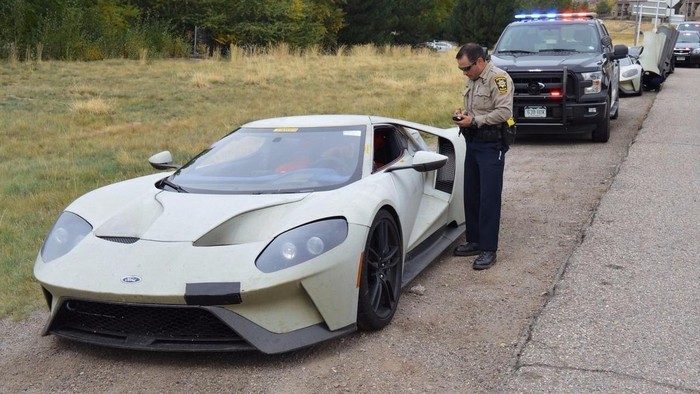 Uji Ford GT Sambil Kebut-kebutan, Pengemudinya Ditilang