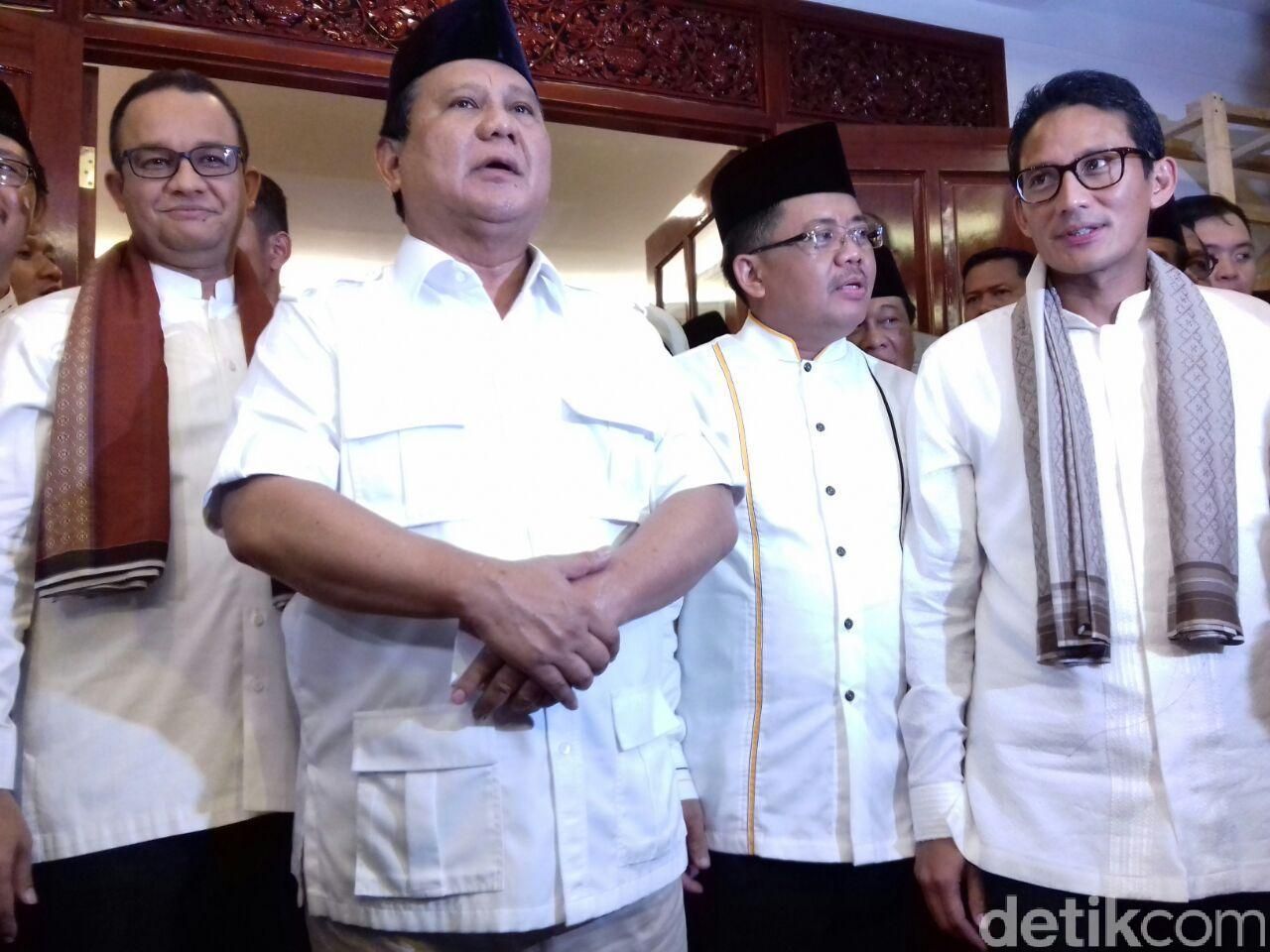 Foto: Prabowo beserta kedua pasangan calon (Michico/detikcom)