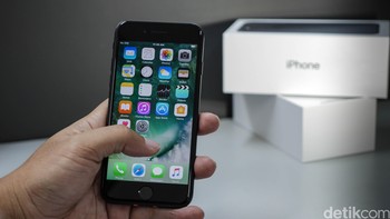Dan di posisi pertama ada iPhone 7. Kedua ponsel Apple tersebut menjadi model ponsel yang paling laku di dunia. (Foto: detikINET/Anggoro Suryo Jati)