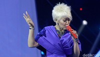 Inul memamerkan suaranya lewat vokalisasi dengan lantunan irama khas Sunda. Pool/Gus Mun/detikFoto.