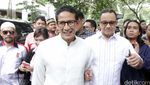 Anies dan Sandi Salat Jumat Bersama