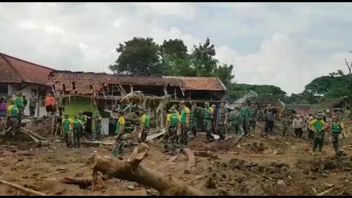 Garut Berduka, 20 Korban Banjir Bandang Masih Hilang
