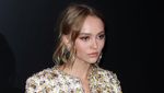 Seksinya Putri Johnny Depp Pamer Perut Rata