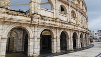Foto: Kembaran Colosseum ini bisa dilihat di komplek hiburan Fishermans Wharf, Macau. Bentuknya benar-benar seperti reruntuhan yang ada di Roma (Kurnia/detikTravel)