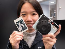 Mengulik Kamera Cetak Instan Leica Sofort