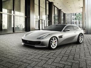 Ferrari Pertama dengan 4 Kursi dan Mesin V8