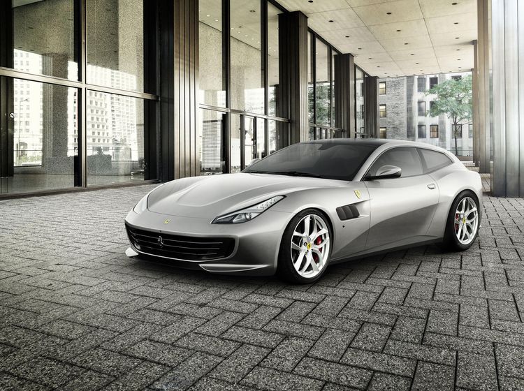 Ferrari Pertama dengan 4 Kursi dan Mesin V8