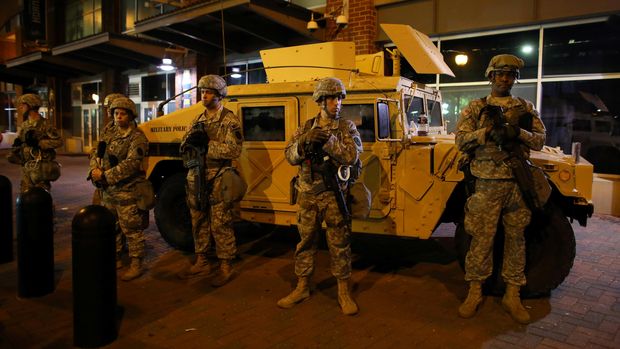 Garda Nasional dikerahkan ke Charlotte untuk membantu aparat lokal (REUTERS/Mike Blake)