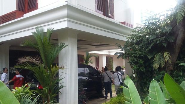 Foto: Anies datang ke kediaman Prabowo (Yudhistira/detikcom)