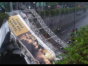 Jembatan Ambruk di Pasar Minggu: Ruas Jalan di Terowongan Arah Depok Ditutup