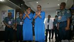 Tes Kesehatan Pilgub DKI, Anies-Sandiaga Tampilkan Salam Huruf W