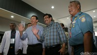 Kandidat calon petahana Basuki Tjahaja Purnama (Ahok) dan Djarot Saiful Hidayat telah melakukan tes pemeriksaan kesehatan di RSAL Mintohardjo.