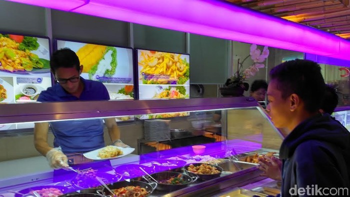 Jelang Tes Kesehatan, Sandiaga Mampir ke Grand Indonesia