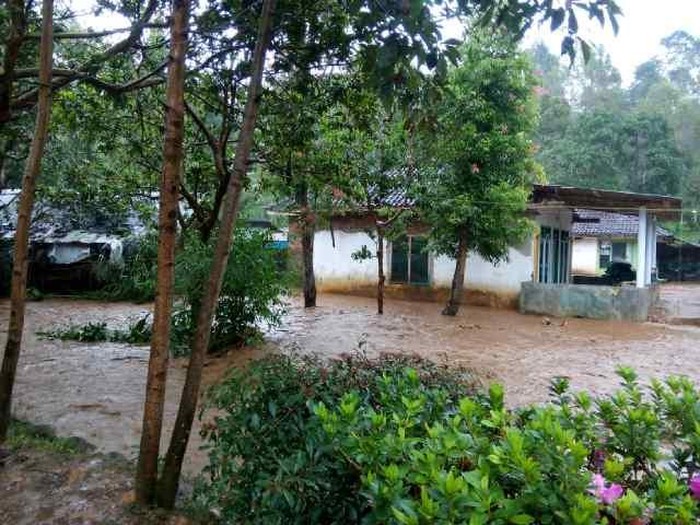 93 Rumah Warga di Cikajang Garut Terendam Akibat Hujan Deras