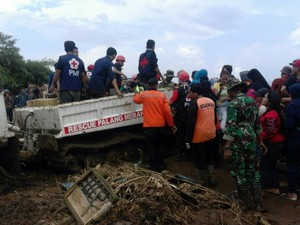Garut Berduka: Lokasi Musibah Bukan Wisata Bencana, Warga Berselfie Akan Ditegur