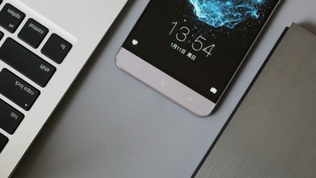 Ada empat varian yang ditawarkan, yakni Le Pro 3 4GB+32GB, 6GB+64GB, 4GB+64GB dan 6GB+128GB. Foto: Le Pro 3 (dok. LeEco)