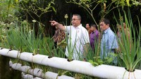 Menteri Desa, PDT dan Transmigrasi Eko Sandjojo berkeliling Desa Wisata Pentingsari, Umbulhardjo, Cangkringan, Sleman, Yogyakarta.