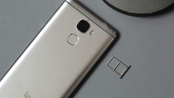 Kelebihan lain yang ditawarkan Le Pro 3 adalah umur baterai yang dijanjikan awet. Baterai ini juga mendukung teknologi fast charging QC 3.0. Foto: Le Pro 3 (dok. LeEco)