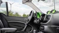 Motor listrik ini akan mampu membuat si mungil ini berlari 0-100 km/jam hanya dalam 11,5 detik untuk ForTwo coupe, 11,8 detik untuk ForTwo Cabrio, dan 12,5 detik untuk ForFour.