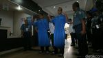 Tes Kesehatan Pilgub DKI, Anies-Sandiaga Tampilkan Salam Huruf W