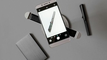 CEO LeMobile sekaligus Wakil Presiden Senior Le Holdings Feng Xin mengklaim, seri LeEco Superphones yang sudah dirilis di sejumlah pasar seperti India, Hong Kong dan Rusia, telah melampaui total penjualan total penjualan 17 juta unit secara global. Foto: Le Pro 3 (dok. LeEco)