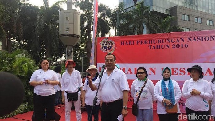 Agar Warga Beralih ke Bus, Menhub Minta Operator Tingkatkan Layanan